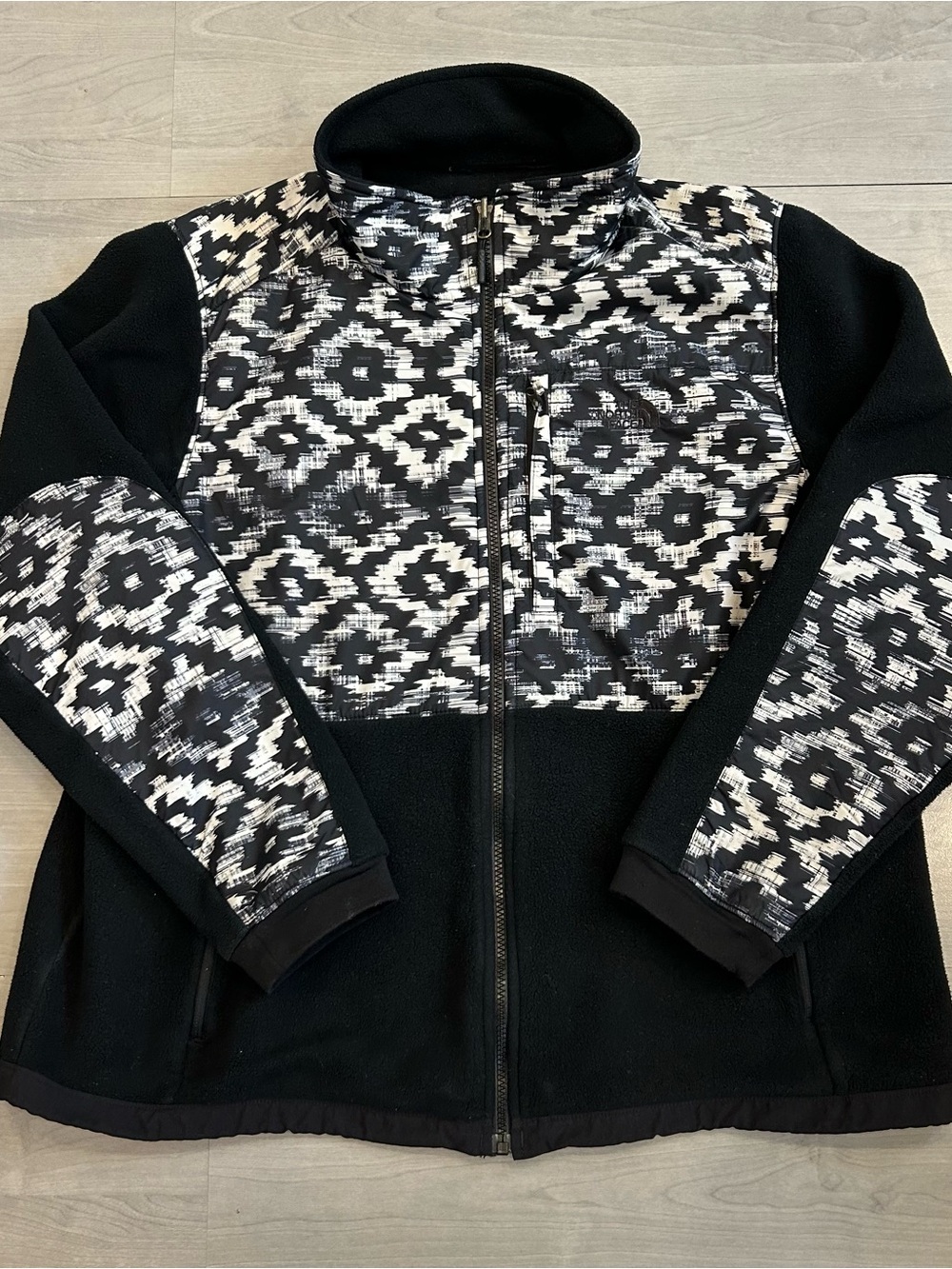 The North Face Womens XXL Fleece Jacket Black Full Zip Polartec Pattern